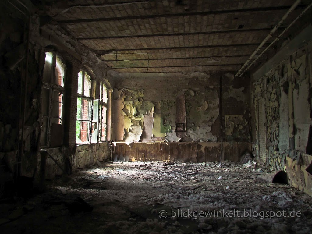 Verlassene Gebäude im Männersanatorium Beelitz-Heilstätten