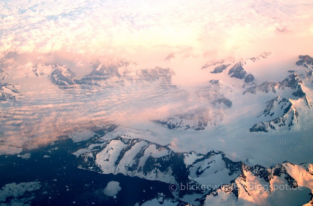 Grönland Reise: Blick aus dem Flugzeugfenster