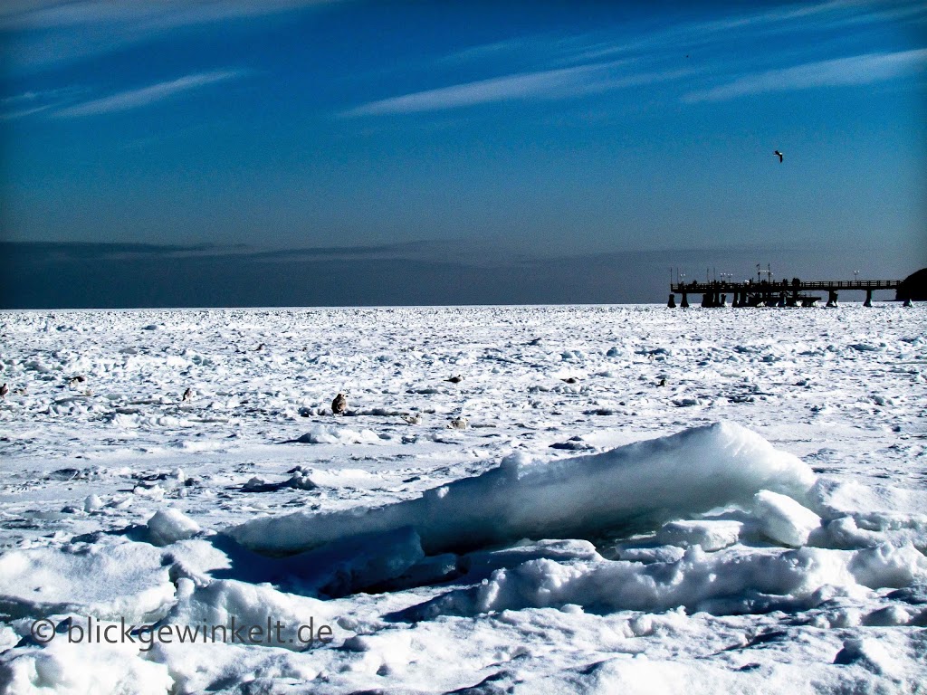 Zugefrorene Ostsee auf Rügen
