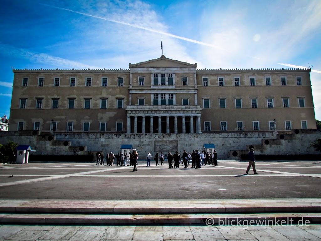 Syntagma-Platz in Athen mit dem Parlament