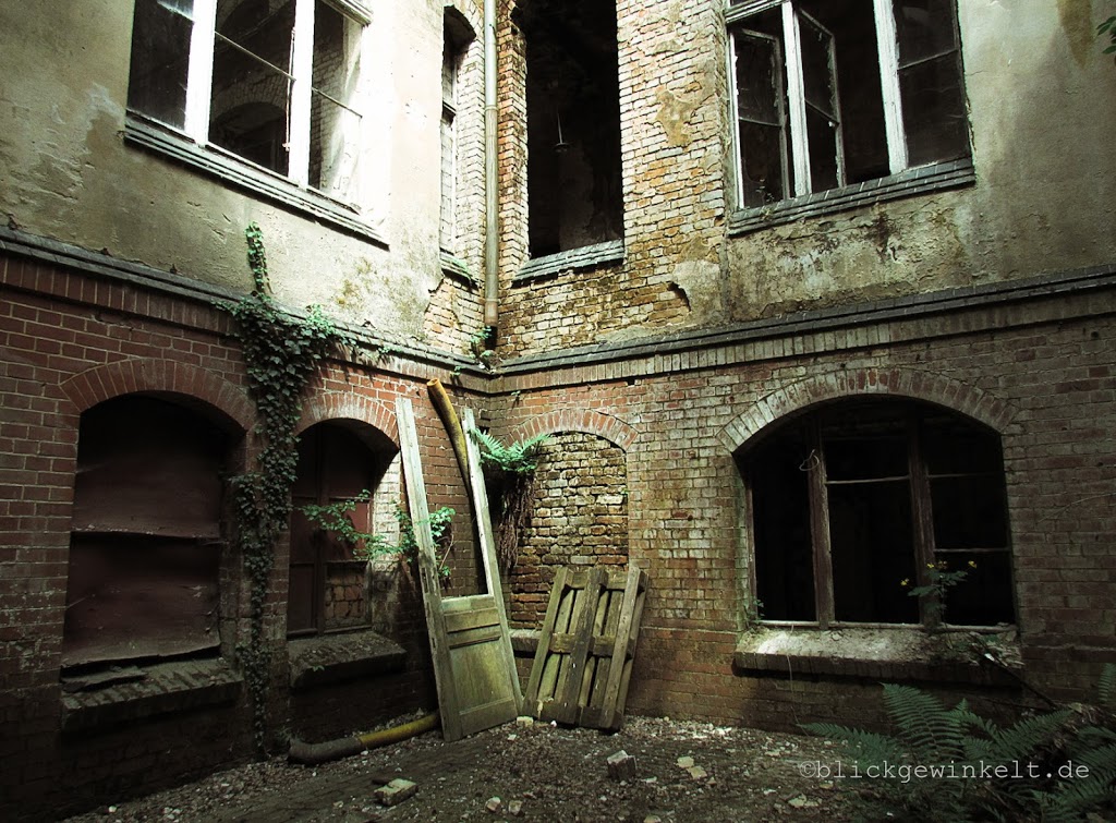 Verfallene Gebäude des Männersanatoriums von Beelitz-Heilstaetten
