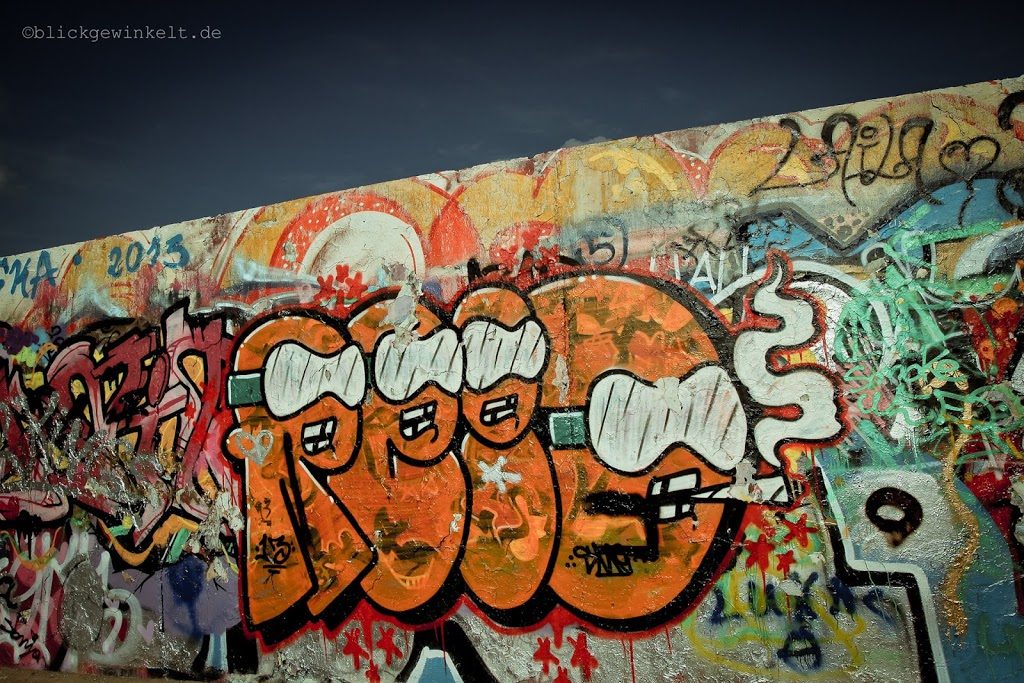 Grafitti auf dem Mauerstreifen im Mauerpark Berlin