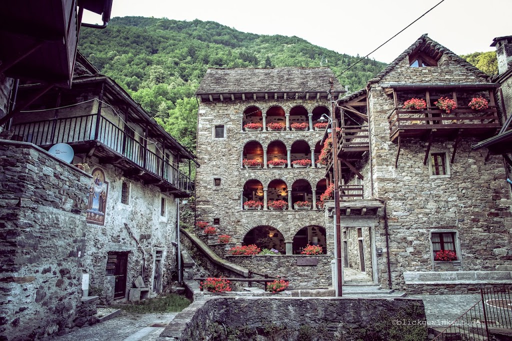 Das Casa Vanni, altes, aus Stein gebautes Hotel in Viganella