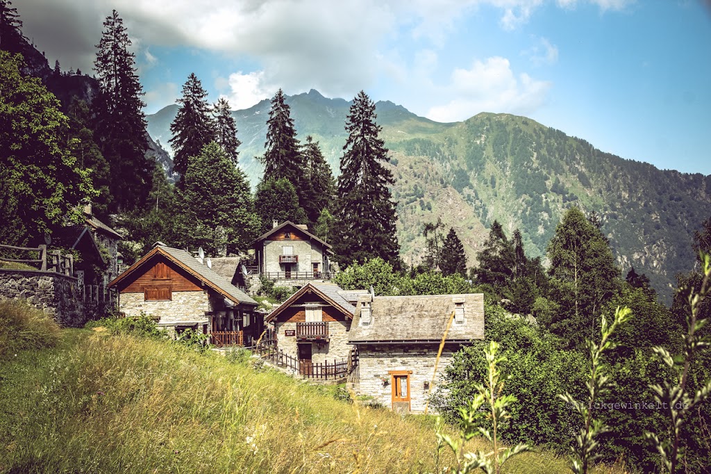 Steinhaus-Dorf im Piemont