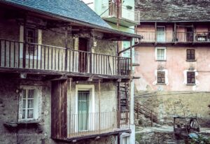 Balkone an alten Häusern