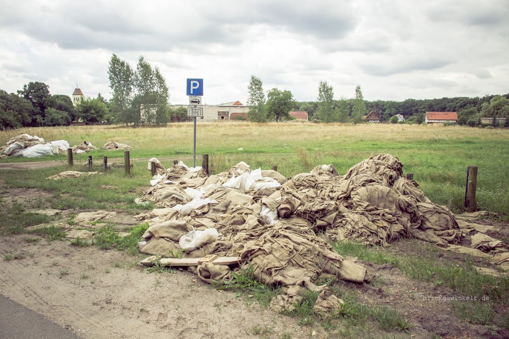 Kamern nach dem Elbehochwasser: Überall Sandsäcke