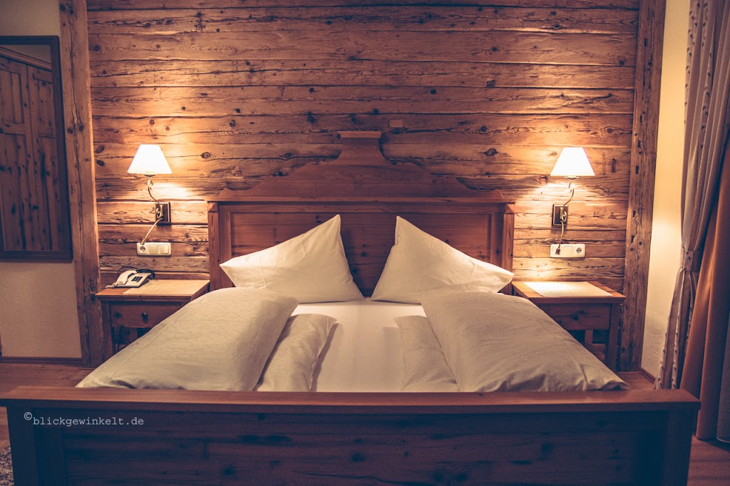 Hotelzimmer aus Holz, Tirol