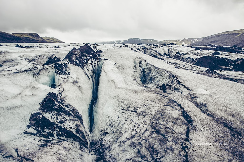 Islands Gletscher sehen wegen der Vulkanasche häufig sehr schmutzig aus.