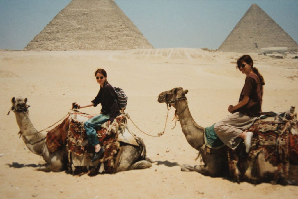 Kamelreiten vor den Pyramiden