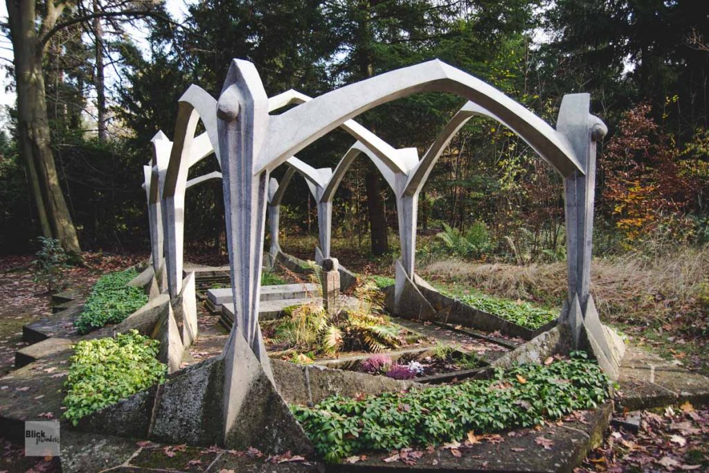 Expressionistisches Grabmal auf dem Stahnsdorfer Friedhof