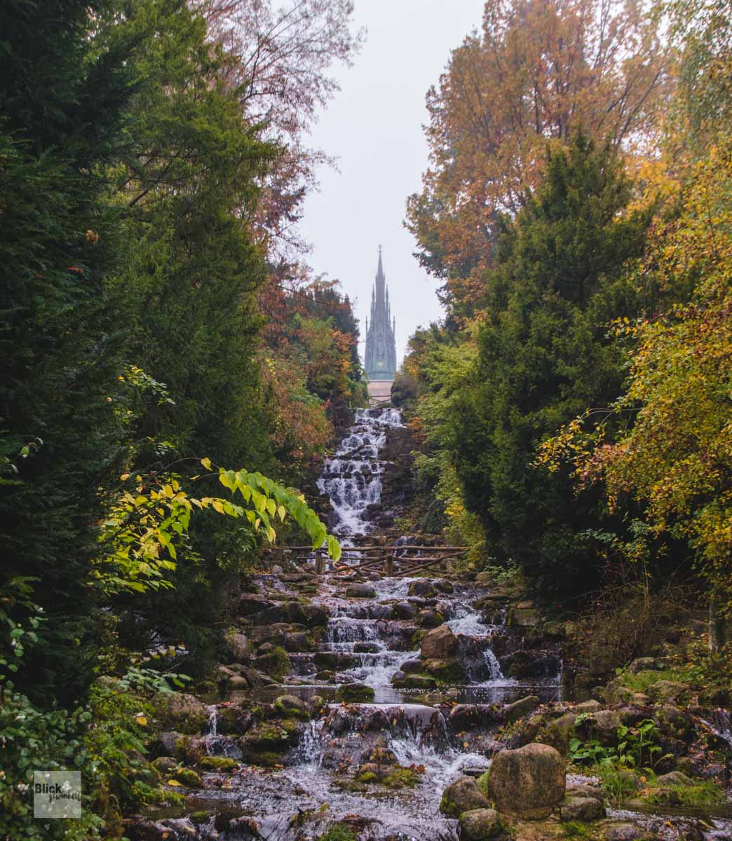Berlins höchster Wasserfall im Viktoriapark in KReuzberg