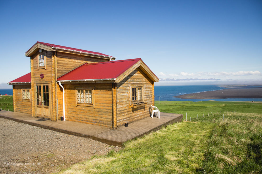 Hütte am Fjord in Island