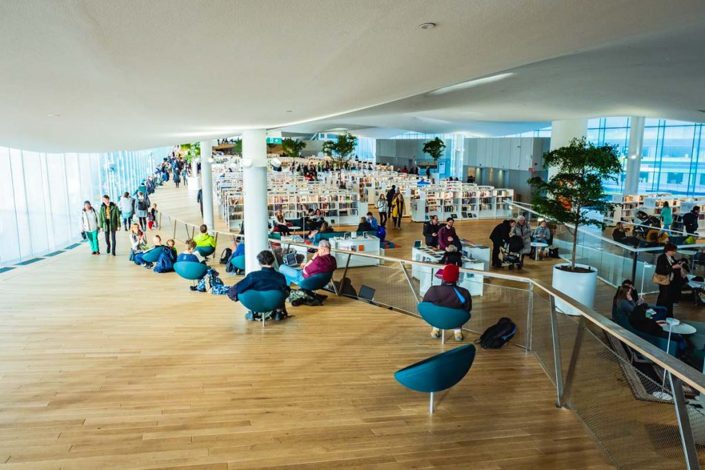 Die Oodi Bibliothek in Helsinki: Eine Ode an die Gemeinschaft ...