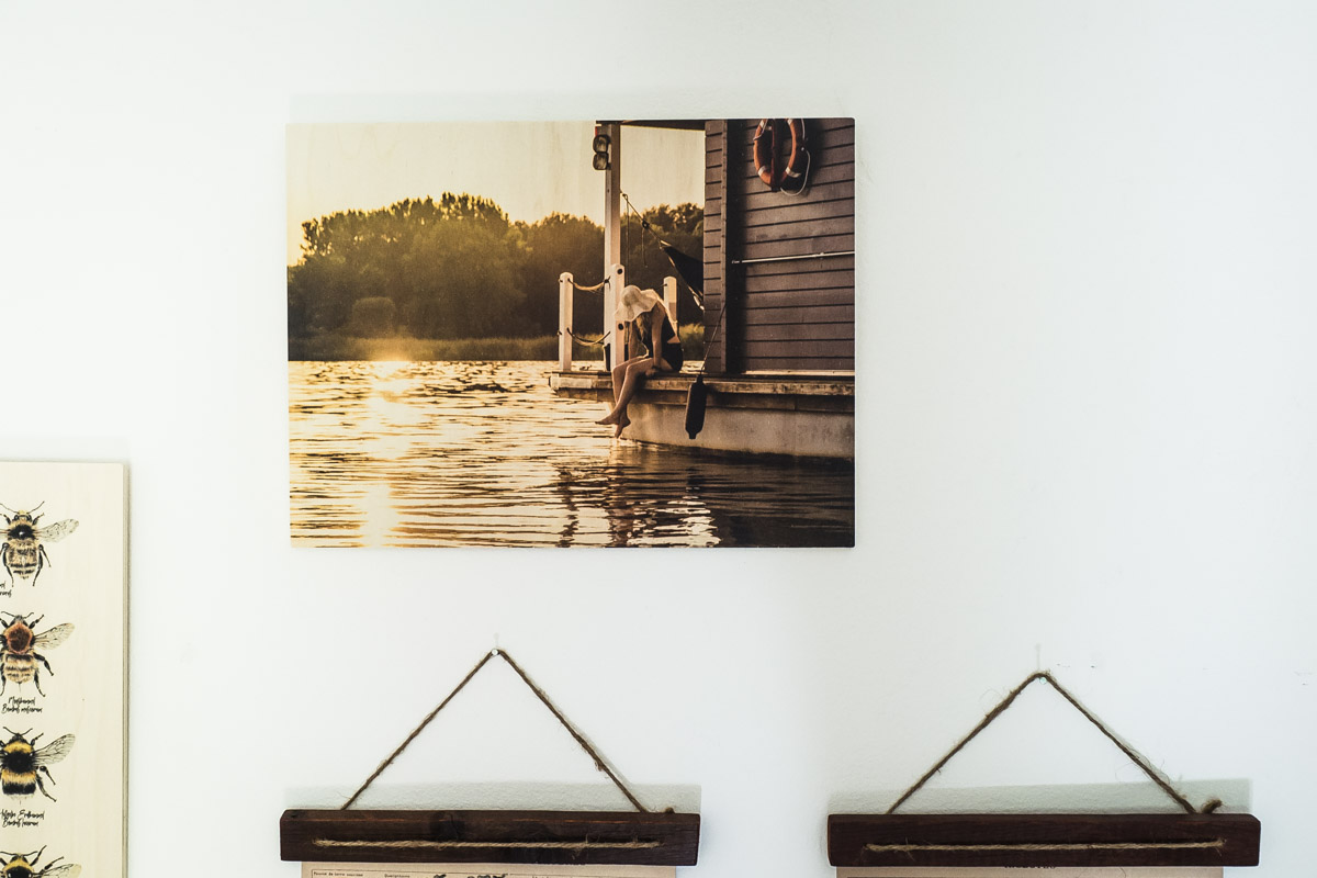 Foto auf Holz, Hausbootmotiv